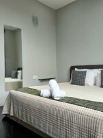 Deluxe Quadruple Room | Desk, laptop workspace, free WiFi