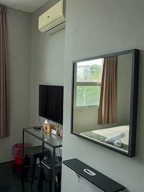 Deluxe Quadruple Room | Desk, laptop workspace, free WiFi