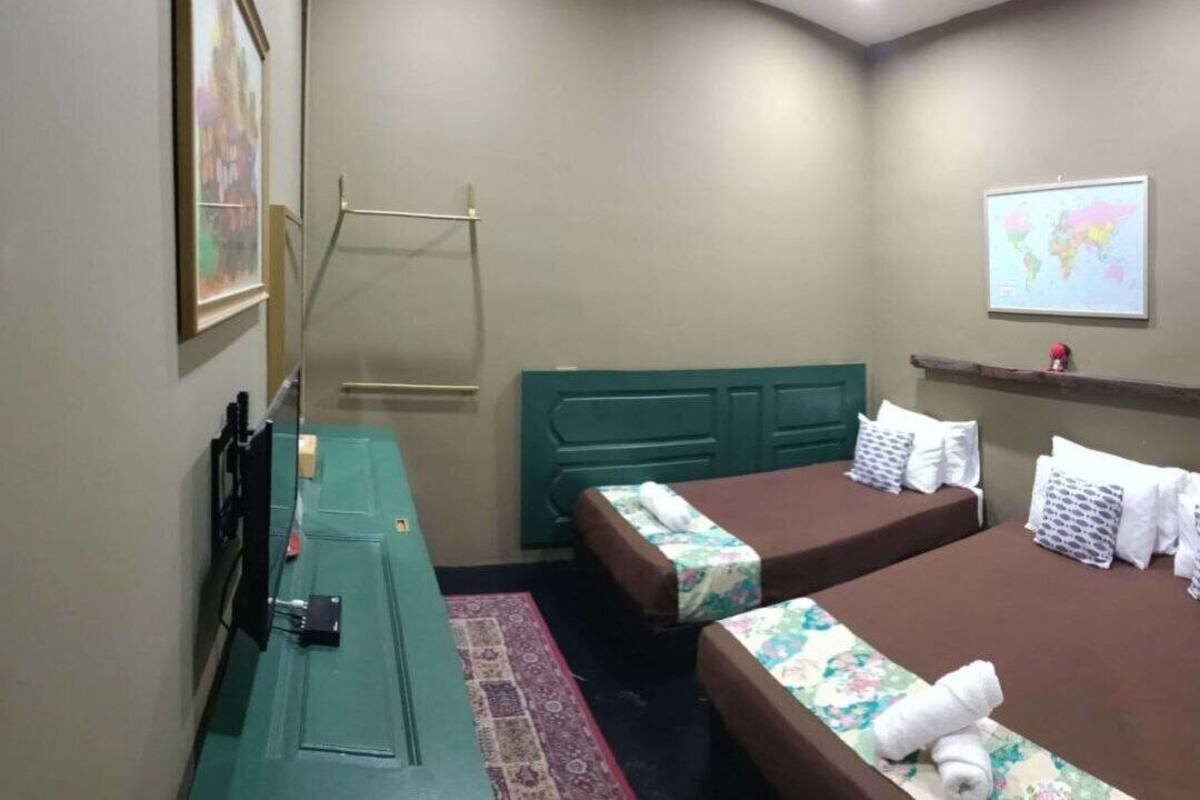標準三人房 | 書桌、筆電工作空間、免費無線上網