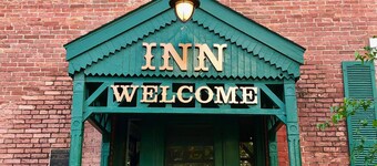 1830s Historic Inn Ithaca NY, Room 8