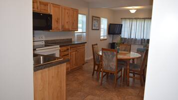 冰箱、微波炉、烤箱、炉灶