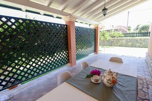 Outdoor dining