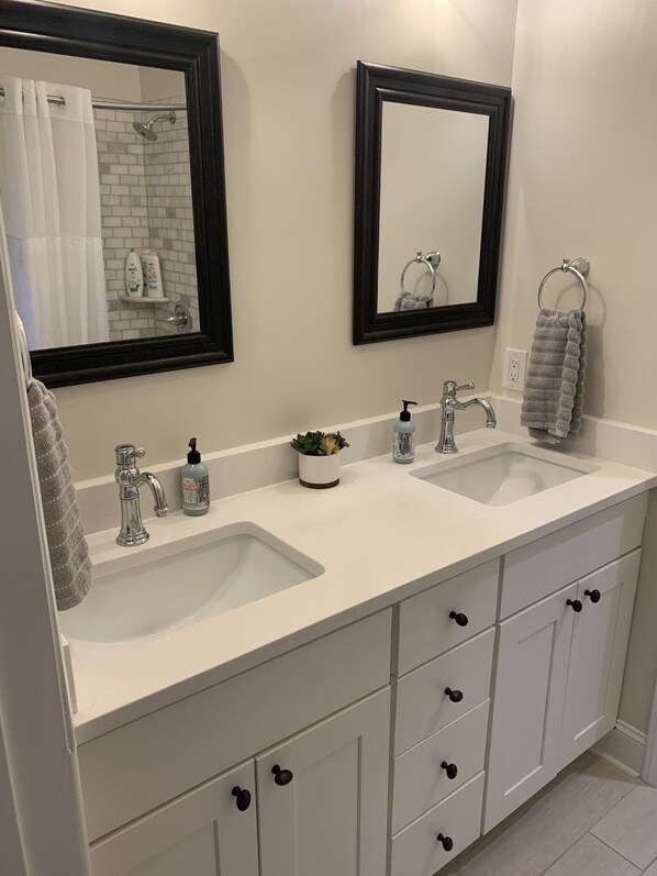 A bathroom with two sinks, a mirror, a towel rack, and a shower area. - NEW LISTING! Secluded with Gorgeous Views - 4 miles from Beech Mtn Ski Resort (Beech Mountain)