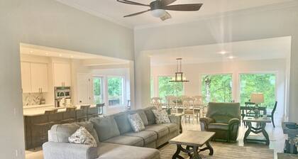 NEW LISTING! Secluded with Gorgeous Views - 4 miles from Beech Mtn Ski Resort