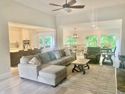NEW LISTING!  Secluded with Gorgeous Views - 4 miles from Beech Mtn Ski Resort