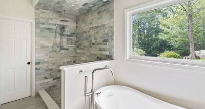 NEW LISTING! Secluded with Gorgeous Views - 4 miles from Beech Mtn Ski Resort