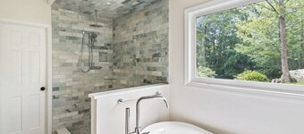 NEW LISTING! Secluded with Gorgeous Views - 4 miles from Beech Mtn Ski Resort