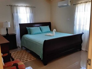 2 bedrooms, iron/ironing board, WiFi, bed sheets - This 2-bedroom, 2-bathroom has everything you need for a relaxing vacation.  (Ocho Rios)