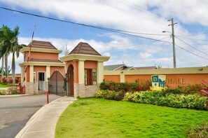 Exterior - This 2-bedroom, 2-bathroom has everything you need for a relaxing vacation.  (Ocho Rios)