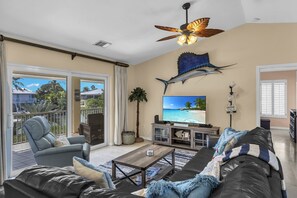 TV - Golfside Tropical Retreat With Pool (Marathon)