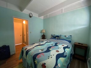 3 slaapkamers, een strijkplank/strijkijzer, gratis wifi, beddengoed