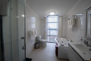 Bathroom - WDC Aparthotel (Buea)