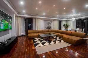 صورة غير مصنفة، 3 من 52، زرّ