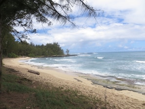 Beach nearby, sun loungers, beach towels