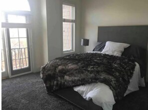 3 bedrooms, iron/ironing board, WiFi, bed sheets - Luxury DOWNTOWN/ Mt. Adams SPECTACULAR VIEWS! NO CLEANING FEES!  (Cincinnati)