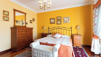 3 chambres, fer et planche à repasser, Wi-Fi, draps fournis