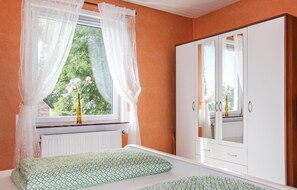 2 bedrooms, travel crib, free WiFi, bed sheets