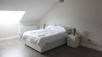 5 makuuhuonetta, egyptinpuuvillaiset lakanat, silitysrauta/-lauta, Wi-Fi