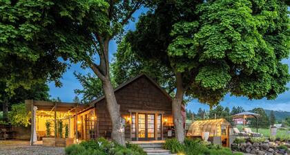 Tuscany Styled Open Beamed Retreat on South Hill with Gorgeous Mountain Views