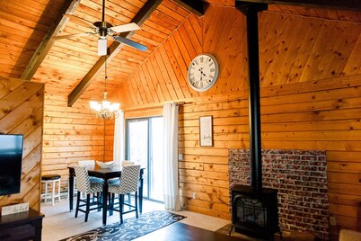 🌲Log cabin in Payson. Fast Wifi. Large Patio. Long term discounts. 