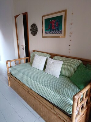 2 chambres, fer et planche à repasser, draps fournis
