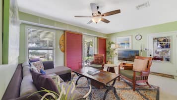 Fernseher, Tischtennisplatte, Streaming-Dienste