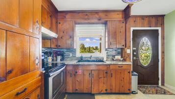 冰箱、微波炉、烤箱、炉灶