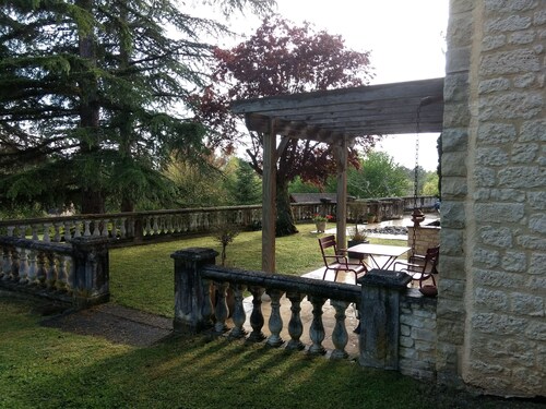 A country retreat on the outskirts of our medieval town of Gourdon en Quercy