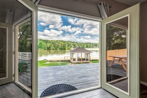Sunny Deck ALL Rooms w/LAKE VIEW