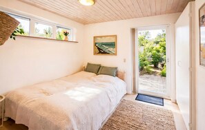 2 bedrooms, free WiFi - Beautiful home in Grenaa with kitchen (Grenaa)