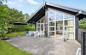 Outdoor dining - Beautiful home in Grenaa with kitchen (Grenaa)