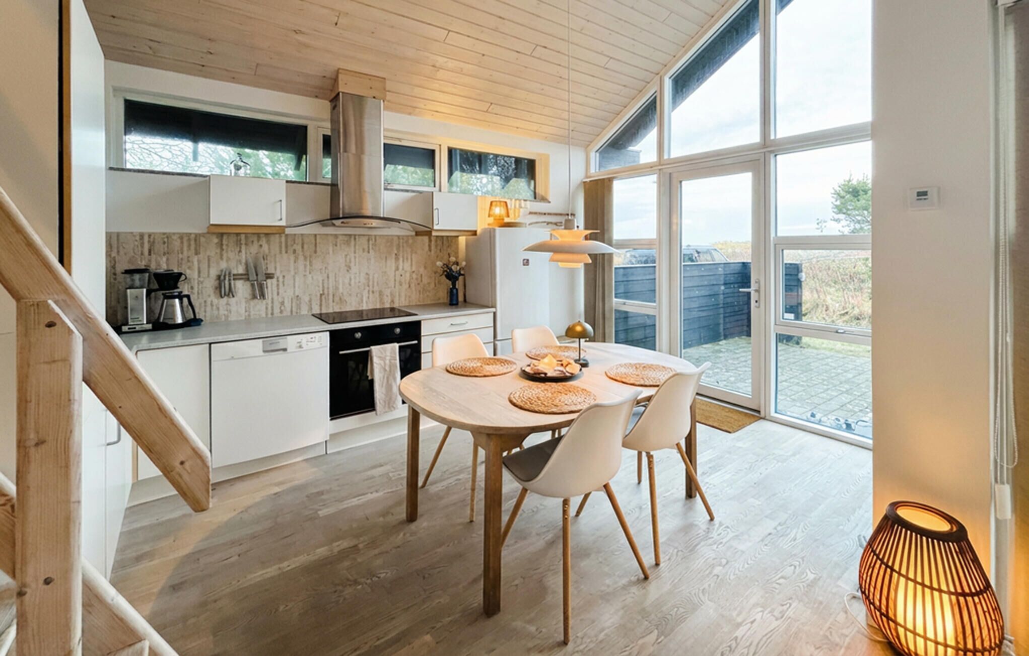 冷蔵庫、コンロ、食器洗い機、コーヒー / ティーメーカー