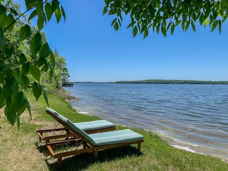 施設の敷地. Cozy Vintage Cabin on Lake Pokegama & MTB Trails