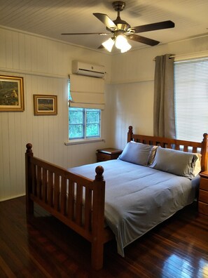 3 habitaciones, tabla de planchar con plancha, wifi y ropa de cama 