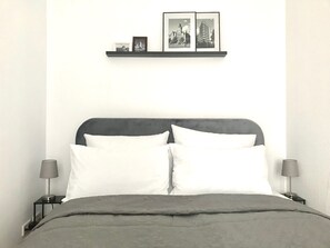 1 bedroom, iron/ironing board, travel cot, free WiFi - Luxury Condo (Leipzig)