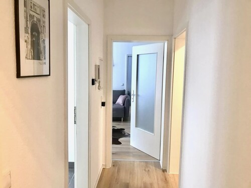 komfortables Apartment , Netflix, WIFI, Garten, Grill, Schreibtisch und Drucker