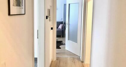 komfortables Apartment , Netflix, WIFI, Garten, Grill, Schreibtisch und Drucker