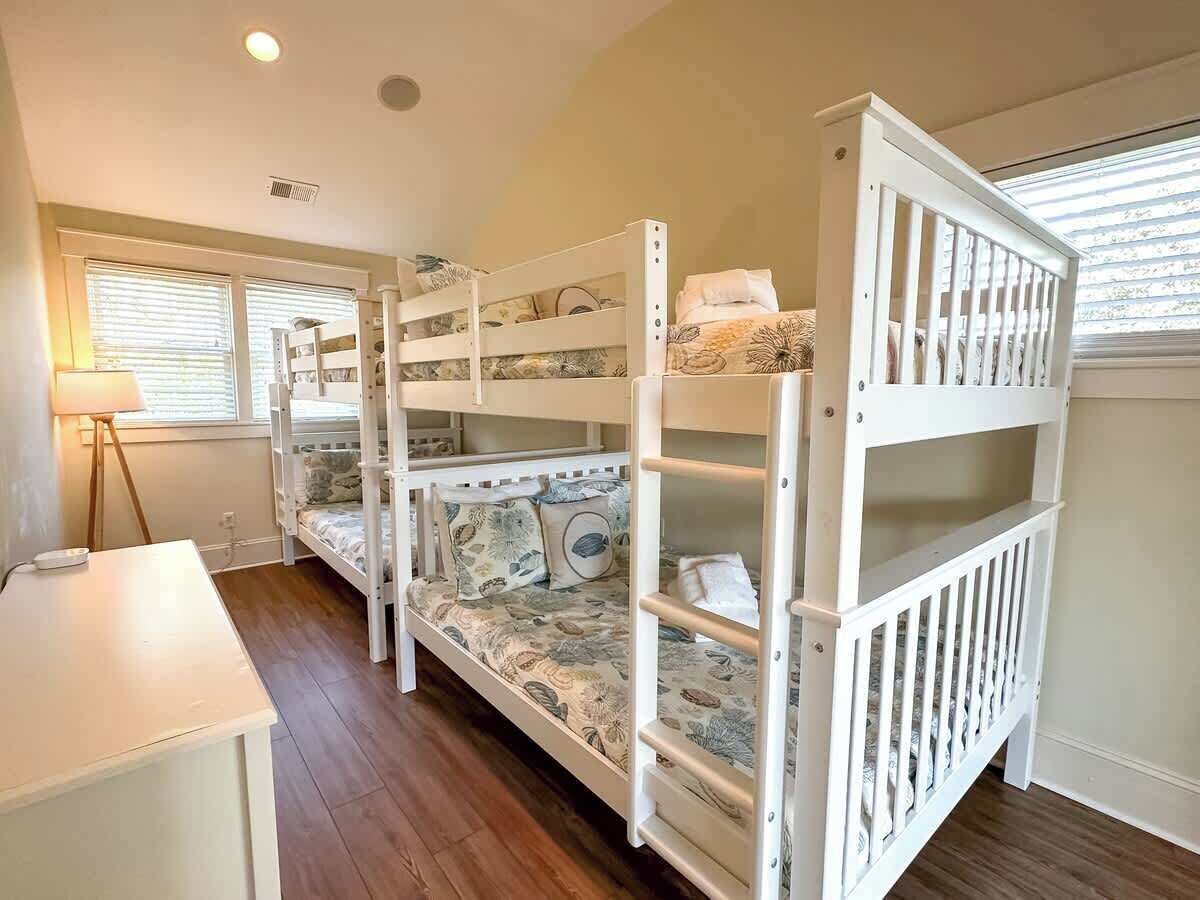 6 dormitorios, tabla de planchar con plancha, wifi gratis y ropa de cama