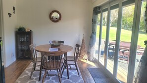 Dining - Craypot Cabin: a slice of paradise on a lifestyle block nestled below Mt. Manaia (Whangarei)
