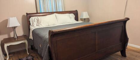 3 bedrooms, desk, iron/ironing board, WiFi