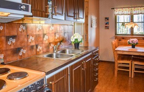 Frigorífico, horno, placa de cocina y cafetera o tetera