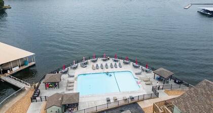 Fabulous Lakefront Condo w/Great View & Location