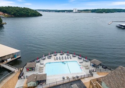 Fabulous Lakefront Condo w/Great View & Location