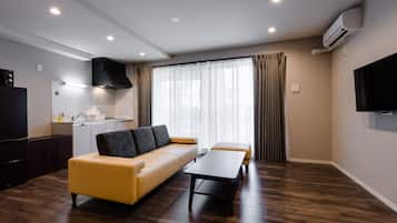 Kondominium Desain, 3 kamar tidur, Bebas Asap Rokok | 3 kamar tidur, dilengkapi dengan perabotan berbeda-beda, dan meja kerja