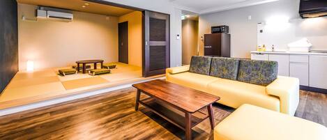 Bloc d'apartaments de disseny, 3 dormitoris, no fumadors | Sala d'estar | Televisor de pantalla plana