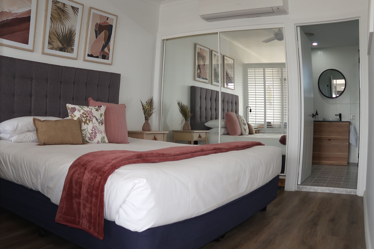 Luxe Unit with 160 degree ocean and beach views