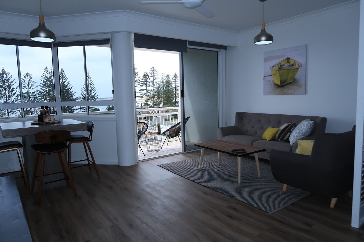 Luxe Unit with 160 degree ocean and beach views