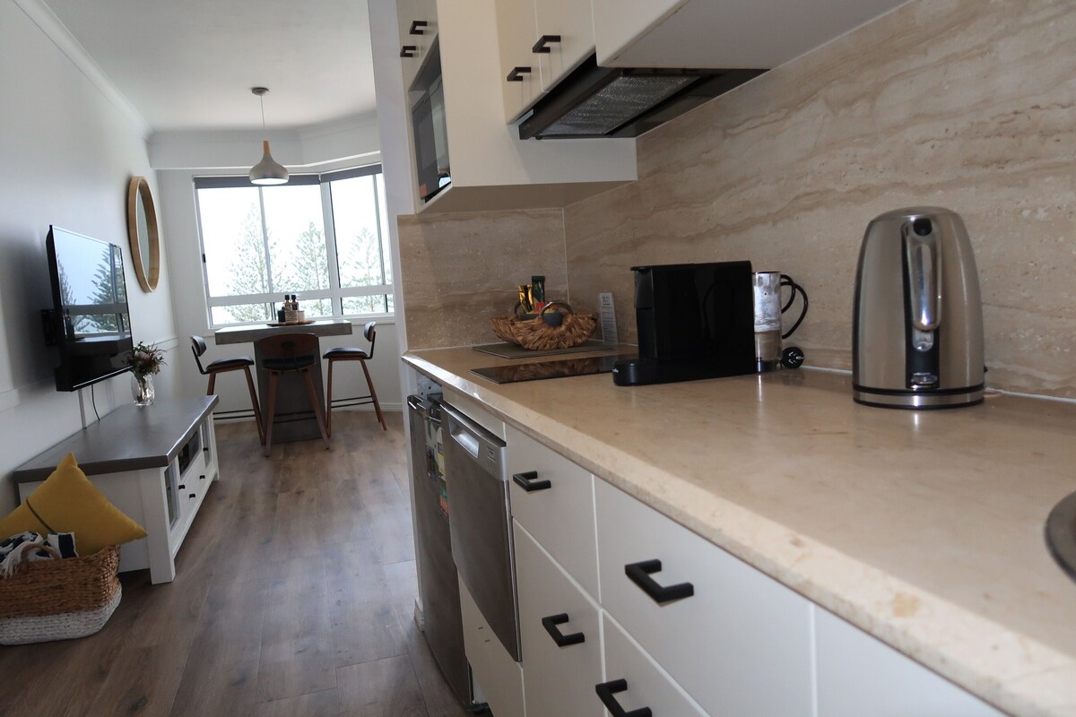 Luxe Unit with 160 degree ocean and beach views