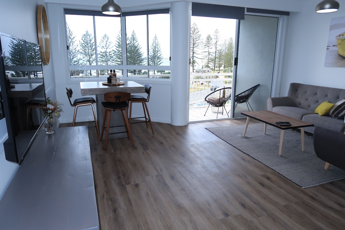 Luxe Unit with 160 degree ocean and beach views