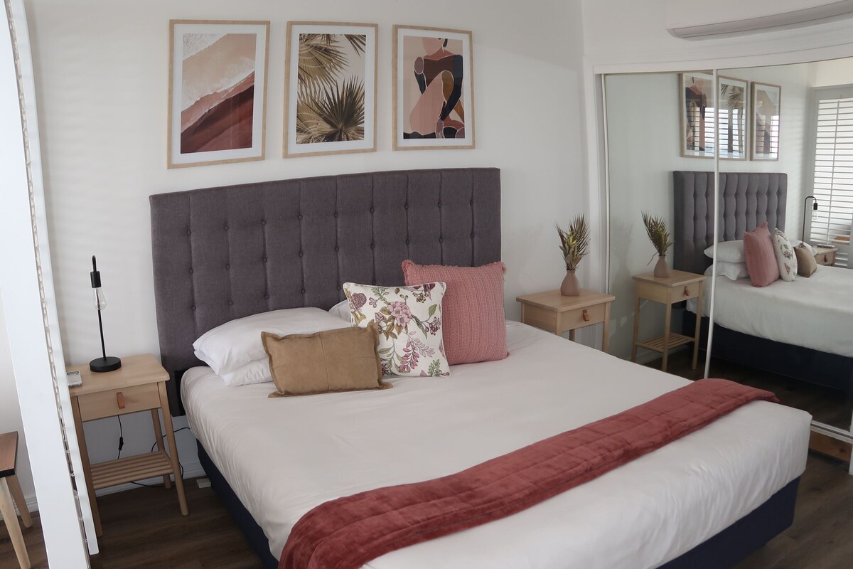 Luxe Unit with 160 degree ocean and beach views